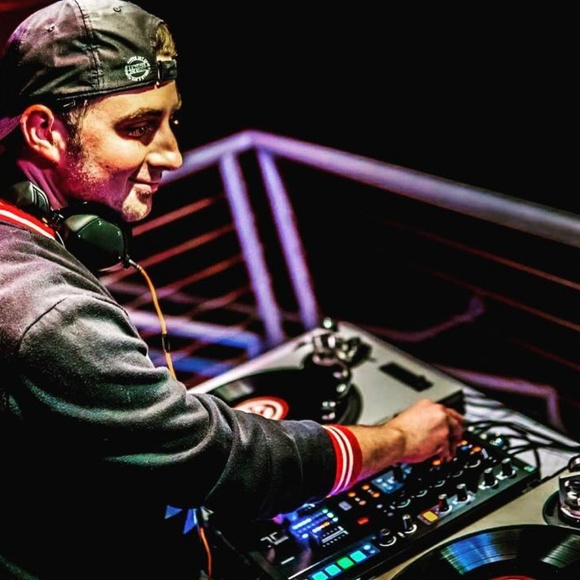 Meet your Posher, Trent - Picture 4 of 4